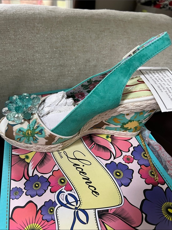 Poetic License Shoes - Poetic License Measure Up Decorative Wedge Crystal Flower Sandal NEW Sz 8